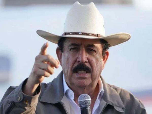 El expresidente de Honduras, Manuel Zelaya, y coordinador general del gobernante Partido Libertad y Refundación (Libre), se pronunció ayer martes sobre la serie de incidencias ocurridas antes y después de las elecciones generales. Foto: EFE