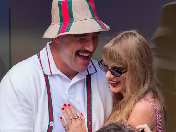 Travis Kelce y Taylor Swift en una foto de archivo.