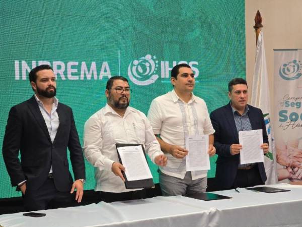 Las autoridaes del Inprema e IHSS oficializan la afiliación de maestros jubilados al Seguro Social.