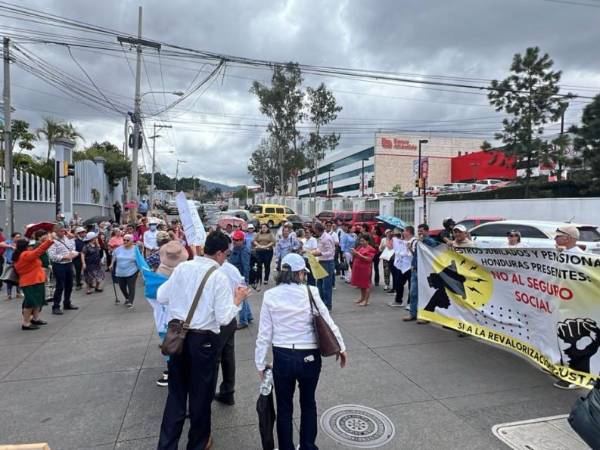 Los pensionados rechazan el IHSS y acusan al Inprema de imponer el servicio sin haberles consultado antes.