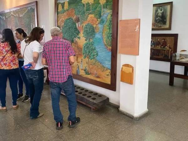 Honduras cuenta con una amplia cantidad de museos a lo largo de su territorio, la mayoría de ellos nacionales o estatales. Durante las décadas de 1980, 1990 y 2000, el poder Ejecutivo de Honduras fomentó la creación de nuevos museos.