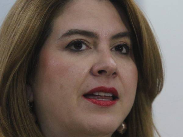 La consejera Cossette López durante una conferencia de prensa. Fotografía de archivo.