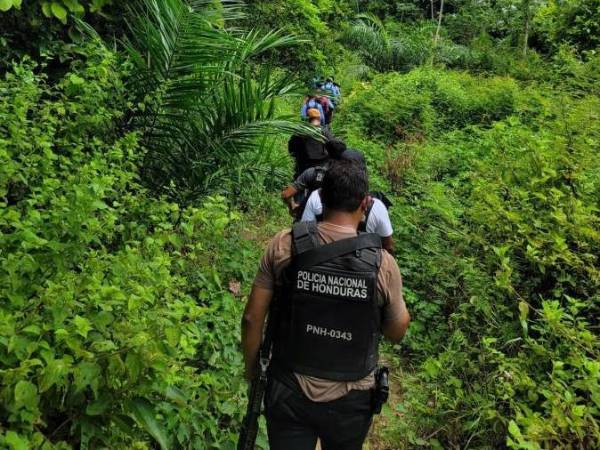 La Policía sigue en la búsqueda de los 26 desaparecidos en Baracoa, Cortés, y la aldea Crique Las Marías, Atlántida, al norte de Honduras.
