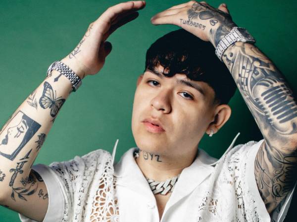 El 20 de mayo de 2026 quedará inscrito en la agenda musical hondureña como la noche en que Junior H llegará por primera vez a Tegucigalpa. El Estadio Chochi Sosa se convertirá en el escenario que recibirá a uno de los artistas más influyentes del regional mexicano contemporáneo, un fenómeno construido al margen de las grandes disqueras y de la maquinaria corporativa tradicional, pero impulsado por millones de reproducciones, una conexión directa con el público y una identidad musical que redefinió el sonido de una nueva generación.