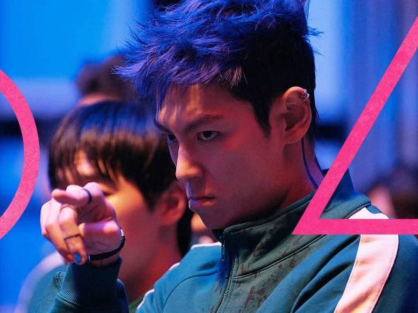 La segunda temporada de “<b>El juego del calamar</b>“, la serie que conquistó al mundo en 2021, sorprendió al incluir a <b>Choi Seung-hyun</b>, más conocido como T.O.P, en un papel que refleja tanto los demonios de su personaje como los de su vida real.