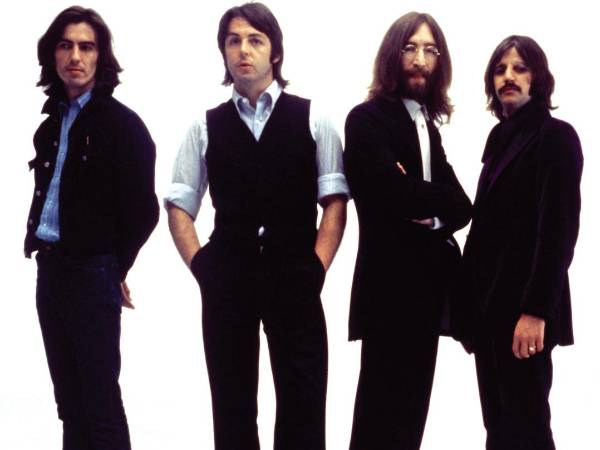 La destrucción de Estados Unidos por parte de los Beatles –ese momento mítico y extático que restauró el orgullo de posguerra de Gran Bretaña y se convirtió en una piedra angular duradera de nuestro respeto por el poder blando– es el tema de este absorbente documental del director David Tedeschi; Martin Scorsese es el productor y entrevista al propio Ringo en la actualidad, con Paul hablando a la cámara por separado. También utiliza imágenes íntimas de la habitación del hotel y del backstage filmadas en ese momento por los hermanos Maysles, Albert y David .