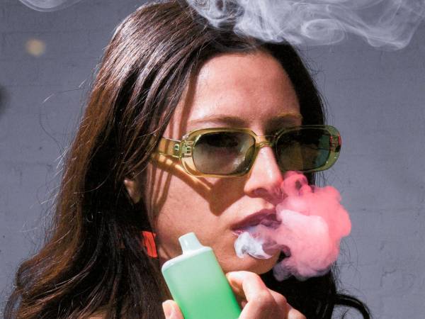 “El sentido común te dice que inhalar una sustancia química sobrecalentada no va a ser bueno”, dice un experto sobre el vapeo.