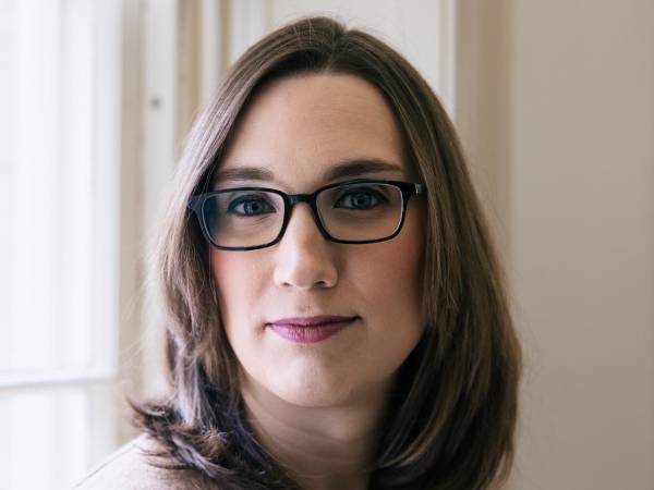 Sarah McBride dice ser afortunada de tener una vida “auténtica” como legisladora abiertamente transgénero.