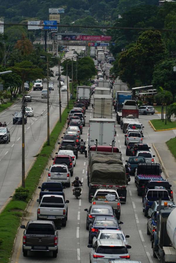 El bulevar del este y norte son los que más carga de vehículos reciben. Foto: Moises Valenzuela.