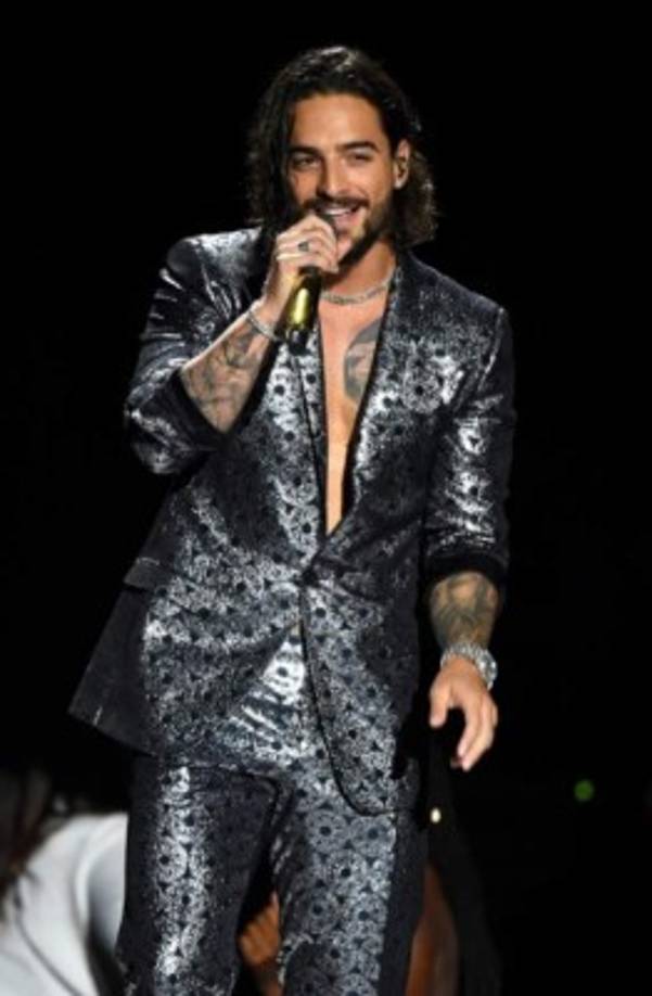 Para cuando estrenó 'Felices los 4' en 2018 Maluma cambió su look de chico malo y comenzó a usar el cabello largo, trajes un tanto estrafalarios de alta costura y un poco más de joyas.<br/><br/>