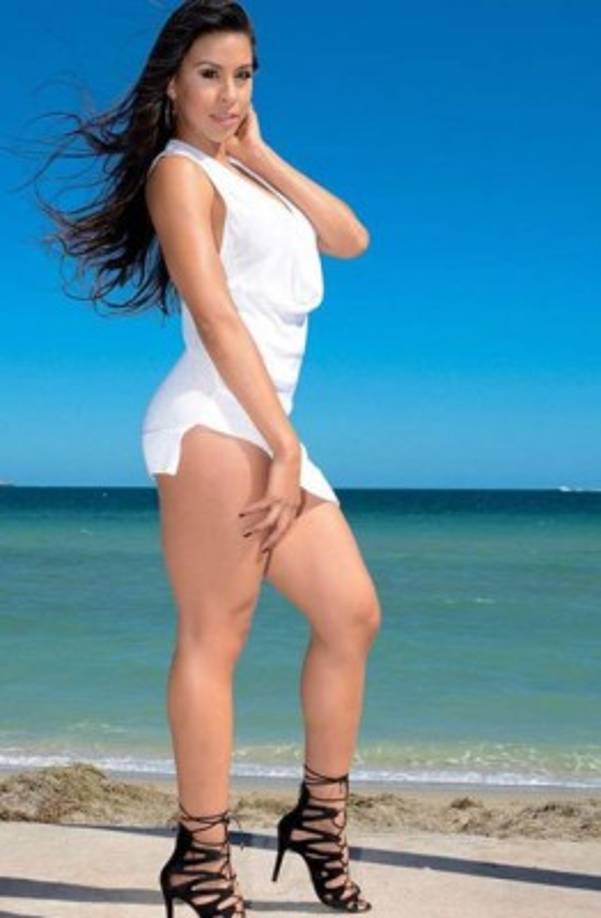 La hermosa hondureña María José Alvarado, es la hermana de LipstickFables, disfruta de su soltería.