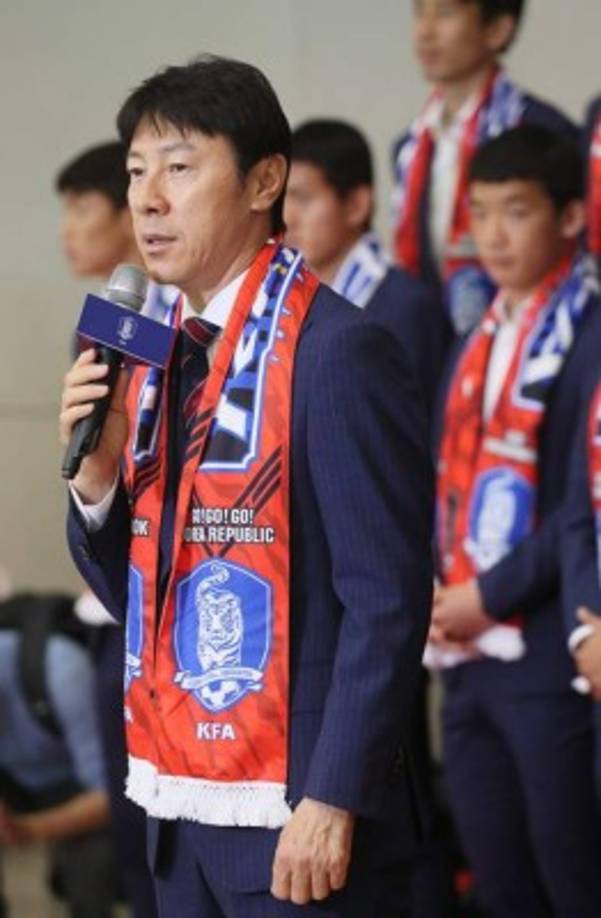 'No quería volver a casa hasta julio y es decepcionante volver en junio', dijo el técnico Shin. 'Me gustaría agradecer a nuestros fanáticos por su amor y apoyo. Sin ustedes, no hubiéramos podido realizar el milagro que hicimos'. Foto EFE