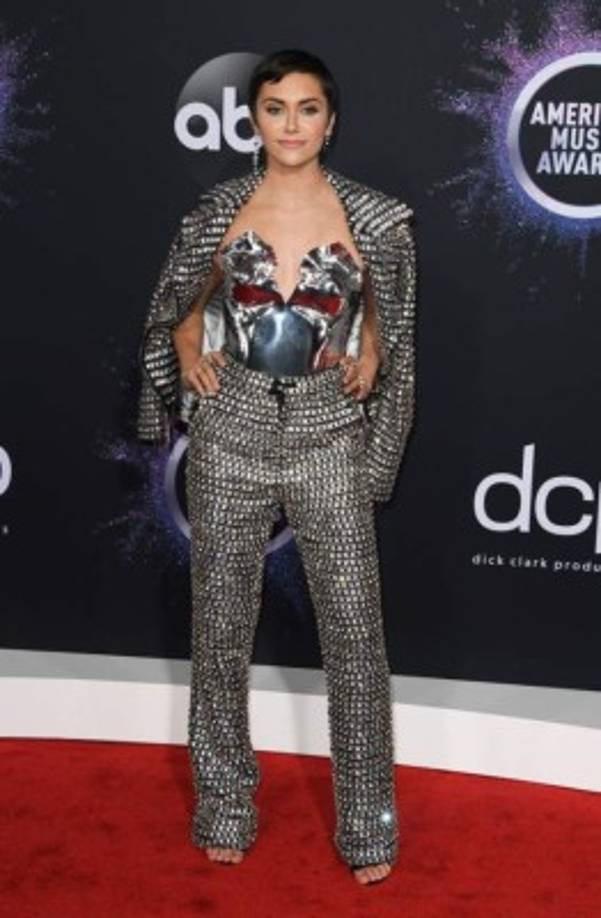 La actriz y bailarina Alyson Stoner llegaó los American Music Awards 2019 en el teatro de Microsoft el 24 de noviembre de 2019 en Los Ángeles. AFP