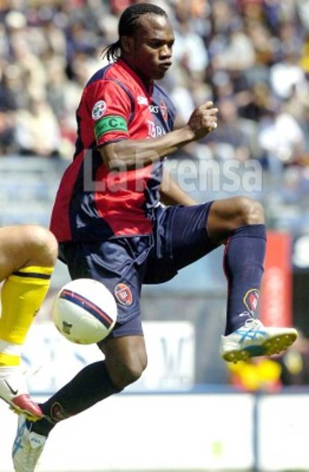 En el 2006 su buen rendimiento con el Cagliari hizo que rompiera el récord de goles del mítico Gigi Riva, fue su mejor año en Italia. En este partido ante el Parma anotó uno de los goles que nunca olvidará.