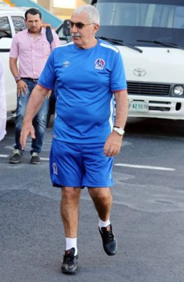 Manuel Keosseián se cambió la camiseta y regresó para dirigir su primer entrenamiento con el Olimpia.