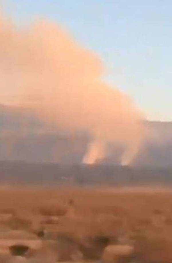 El movimiento sísmico provocó deslizamientos de rocas en las zonas desérticas en las afueras de la pequeña ciudad de Ridgecrest, de unos 30,000 habitantes.