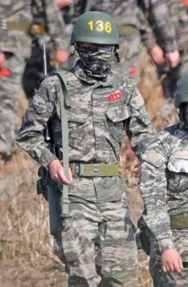 En Corea del Sur todos los hombres menores de 28 años tienen que realizar 21 meses de entrenamiento militar, pero el jugador logró rebajar el tiempo por haber ganado la medalla de oro en los Juegos Asiáticos de 2018, celebrados en Indonesia.