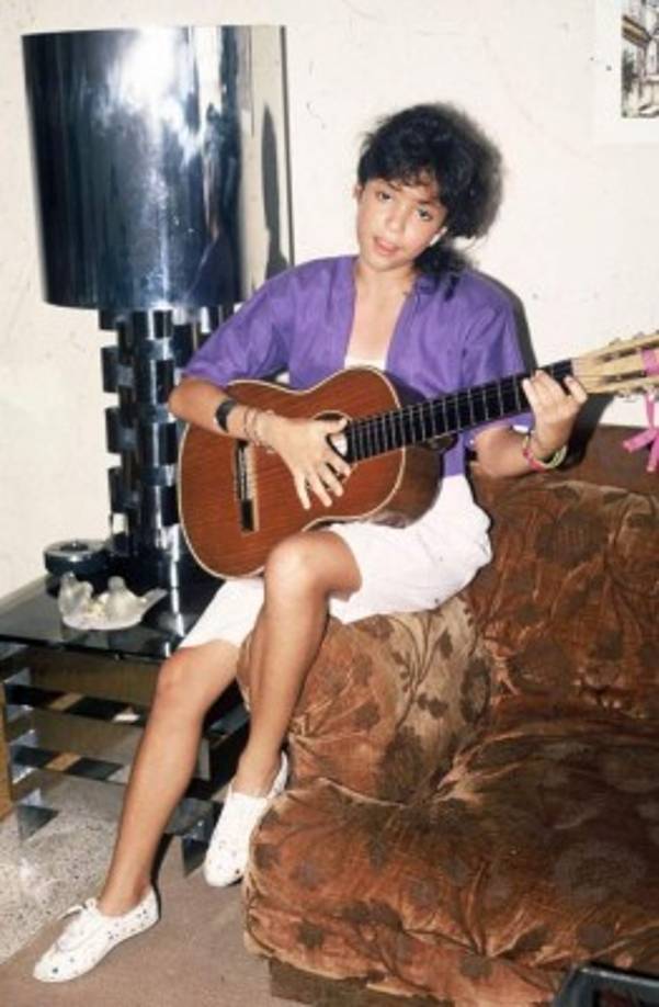 3-Al cumplir 8 años, compuso la canción “Tus Gafas Oscuras”, en homenaje a su hermano.<br/>