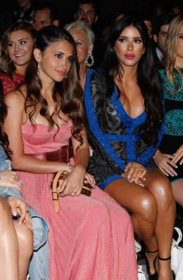 Daniella Semaan, a la par de Antonella Roccuzzo, se robó muchas miradas por el pronunciado escote que presentó en el desfile. Foto The Grosby Group