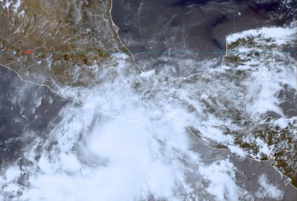 Ághata se intensifica a huracán frente a costas del estado mexicano de Oaxaca