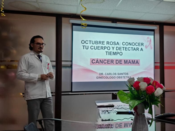 Octubre Rosa: El doctor Carlos Santos explicó que cada día se registran 4 nuevos casos en la Liga contra el Cáncer, por lo que la prevención y el diagnóstico oportuno son fundamentales. Esta enfermedad no solo afecta a las mujeres, también puede presentarse en hombres. Informarse y adoptar hábitos saludables puede marcar la diferencia.