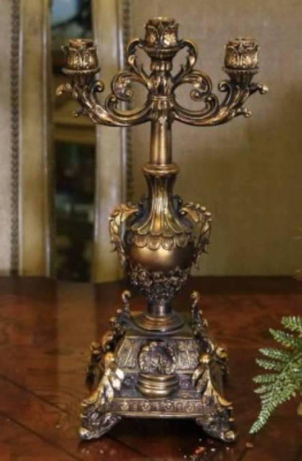 Lujosos candelabros fueron hallados en sus mansiones.