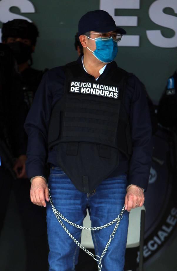 La captura de Juan Orlando Hernández fue celebrada por muchos como una victoria en la lucha contra la corrupción y el narcotráfico, pero también planteaba importantes interrogantes sobre el futuro político del país. 