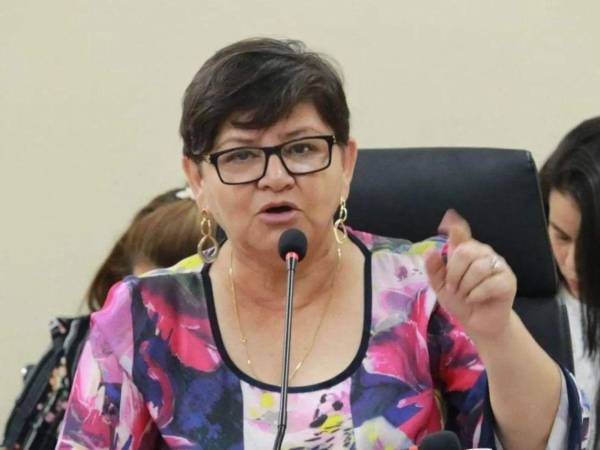 Los contratos analizados de los hospitales se enfocan en la ejecución de obra civil y sistemas complementarios, sin incluir componentes de operación o mantenimiento.