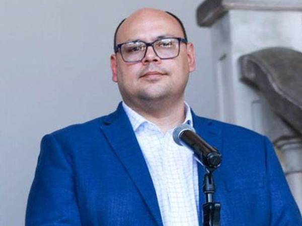 Héctor Corrales, comisionado de la CREE.