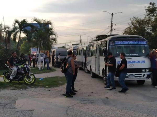 En redes se anunciaron bloqueos y una paralización del transporte; aunque el 28 de septiembre hubo protestas reales, no se comprobó que respondieran a una convocatoria nacional del sector.