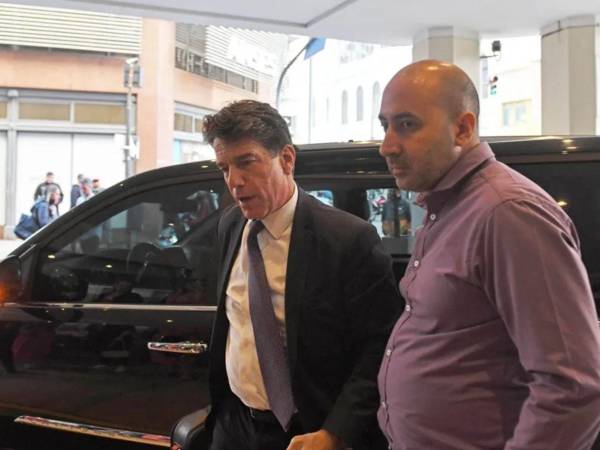 Fotografía del 25 de octubre de 2023 que muestra a Fernando Cerimedo y al exjefe de Gabinete de Ministros de Argentina Nicolás Posse, en Buenos Aires (Argentina).