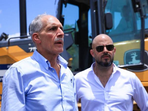 El presidente Nasry Asfura supervisó en San Pedro Sula, el funcionamiento de la maquinaria comprada para alcaldías de Honduras el 16 de julio de 2026.