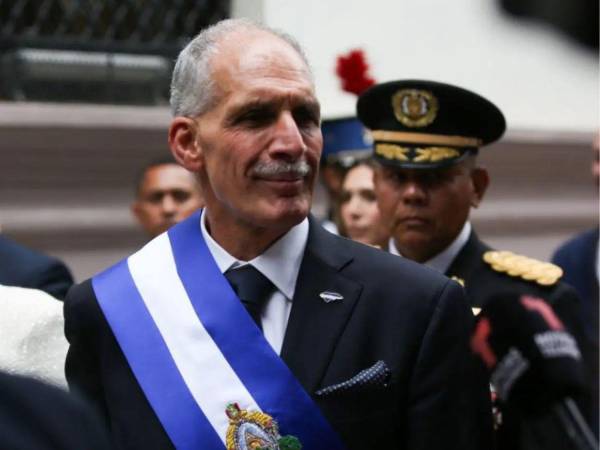 Nasry Asfura, presidente de Honduras, mientras brinda un discurso.