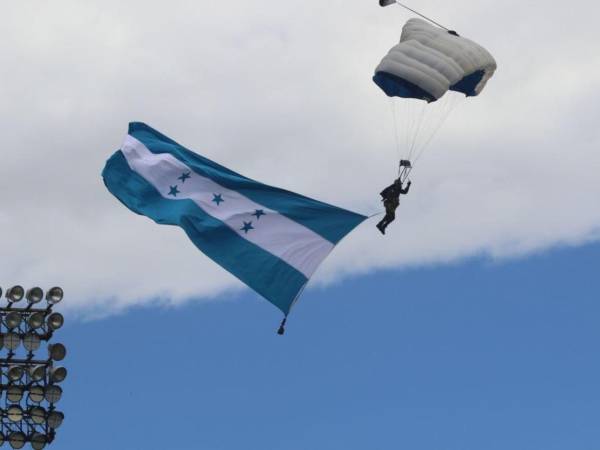 La llegada de este paracaidista al Estadio Nacional no fue grabado el 15 de septiembre de 2026