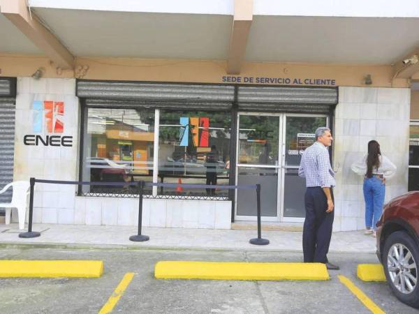 Fachada de una oficina de la Empresa Nacional de Energía Eléctrica (ENEE).