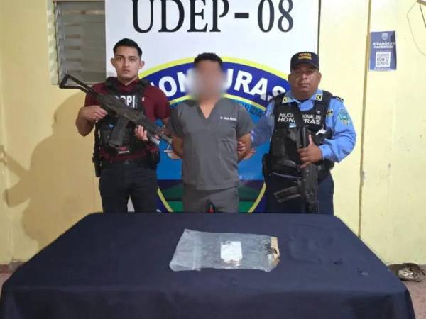 Tras su detención, el sospechoso fue trasladado a las oficinas de la Dirección Policial de Investigaciones, ubicadas en la jefatura municipal de Talanga