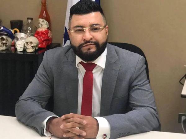 Marco Vallecillo fue procesado por el Ministerio Público por su presunta participación en un caso de corrupción. Un reciente fallo judicial modificó las medidas cautelares impuestas al exfuncionario, entre ellas la prisión preventiva, por lo que ahora se defiende en libertad.