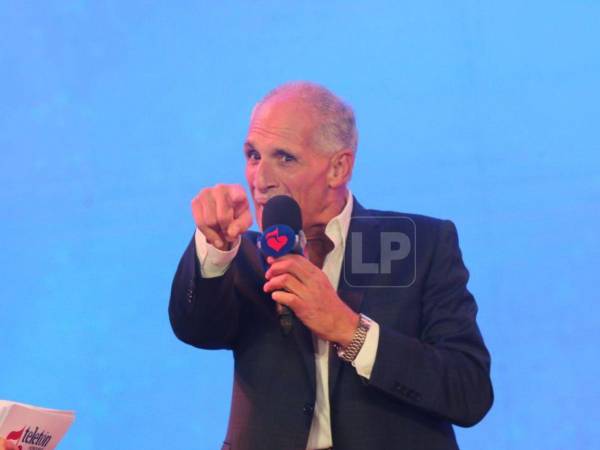 El candidato presidencial del Partido Nacional, Nasry Asfura, anunció que donará la totalidad de su salario presidencial a la Teletón en caso de resultar electo presidente de Honduras.