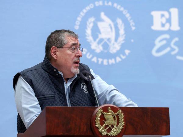 El presidente de Guatemala, Bernardo Arévalo de León, habla en una rueda de prensa, en el Palacio Nacional de la Cultura, en Ciudad de Guatemala (Guatemala). Imagen de archivo.