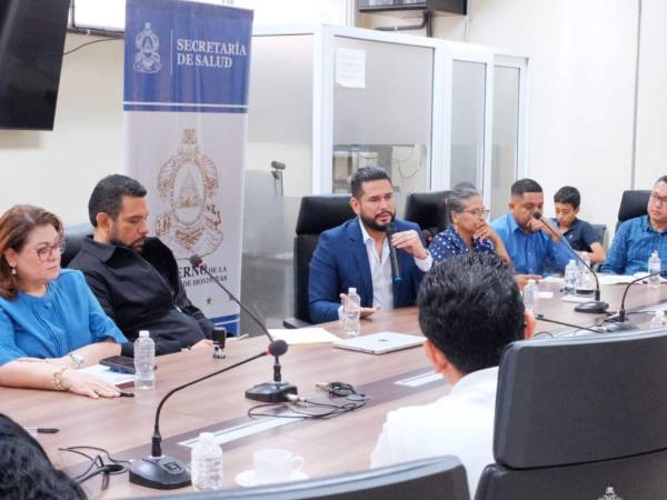 La Sesal sostuvo una reunión este viernes con representantes del CMH y asociaciones de pacientes, con el objetivo de avanzar en la búsqueda de soluciones a las diferentes demandas planteadas y garantizar la continuidad de los servicios de salud