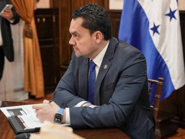 Zambrano expresó su apoyo total al candidato conservador, a quien describió como una alternativa comprometida con los valores democráticos.