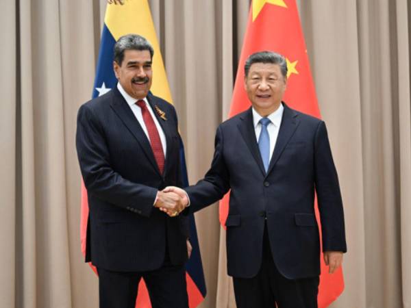 El presidente de Venezuela, Nicolás Maduro, y el mandatario de la República Popular China, Xi Jinping, en una fotografía de archivo.