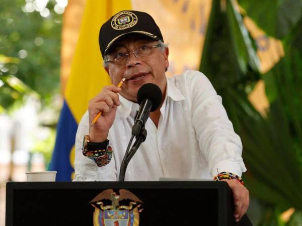 Petro ha sido denunciado varias veces por presunta participación en política durante la campaña para las elecciones en las que se escogerá a su sucesor en segunda vuelta el próximo 21 de junio.