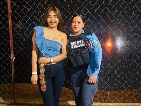 La agente Dulce María Suárez y otros seis policías fallecieron la tarde del miércoles 17 de junio en un accidente de tránsito ocurrido en el sector de la cuesta El Rodeo, sobre la carretera CA-5 norte, a la altura del kilómetro 51, en jurisdicción de la Villa de San Antonio, Comayagua.