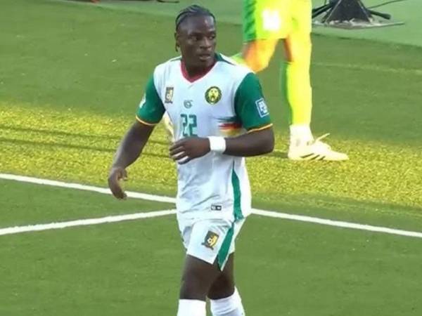 El jugador del Levante Etta Eyong no pudo evitar la derrota de Camerún ante la modesta República Democrática del Congo, que jugará su pase al Mundial frente a Nigeria.