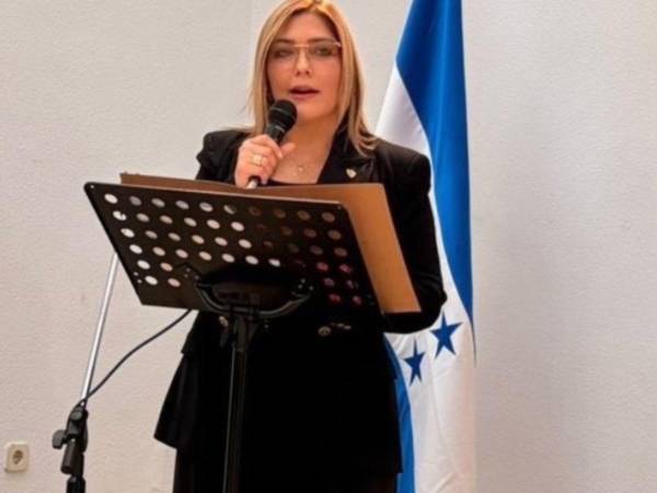La exconsejera del Consejo Nacional Electoral (CNE) y actual embajadora de Honduras en España, Ana Paola Hall, negó haber solicitado al presidente Nasry Asfura el cargo diplomático y respondió a los cuestionamientos surgidos tras su nombramiento.