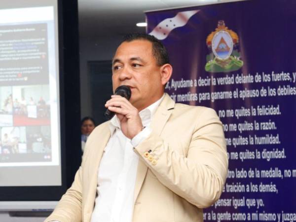 Rafael Rodríguez, director departamental de educación de Cortés.