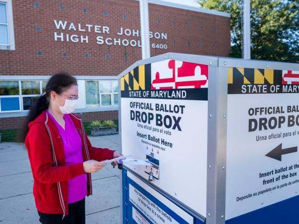 La orden impide durante 14 días al USPS imponer los requisitos impugnados que afectan al formato de los sobres o los datos de los votantes