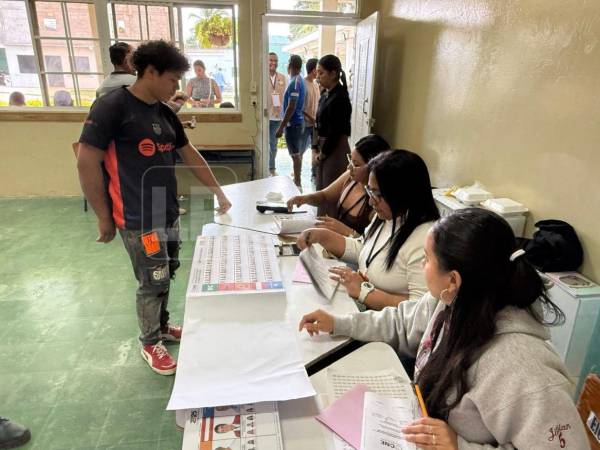 La mayoría de centros de votación abrieron a las 7:00 de la mañana sin mayores contratiempos.