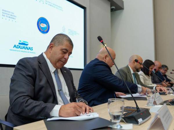 El acuerdo involucra a Migración, Turismo, Aeronáutica Civil, Aduanas e Inteligencia y busca facilitar el transporte aéreo sin comprometer la seguridad nacional.